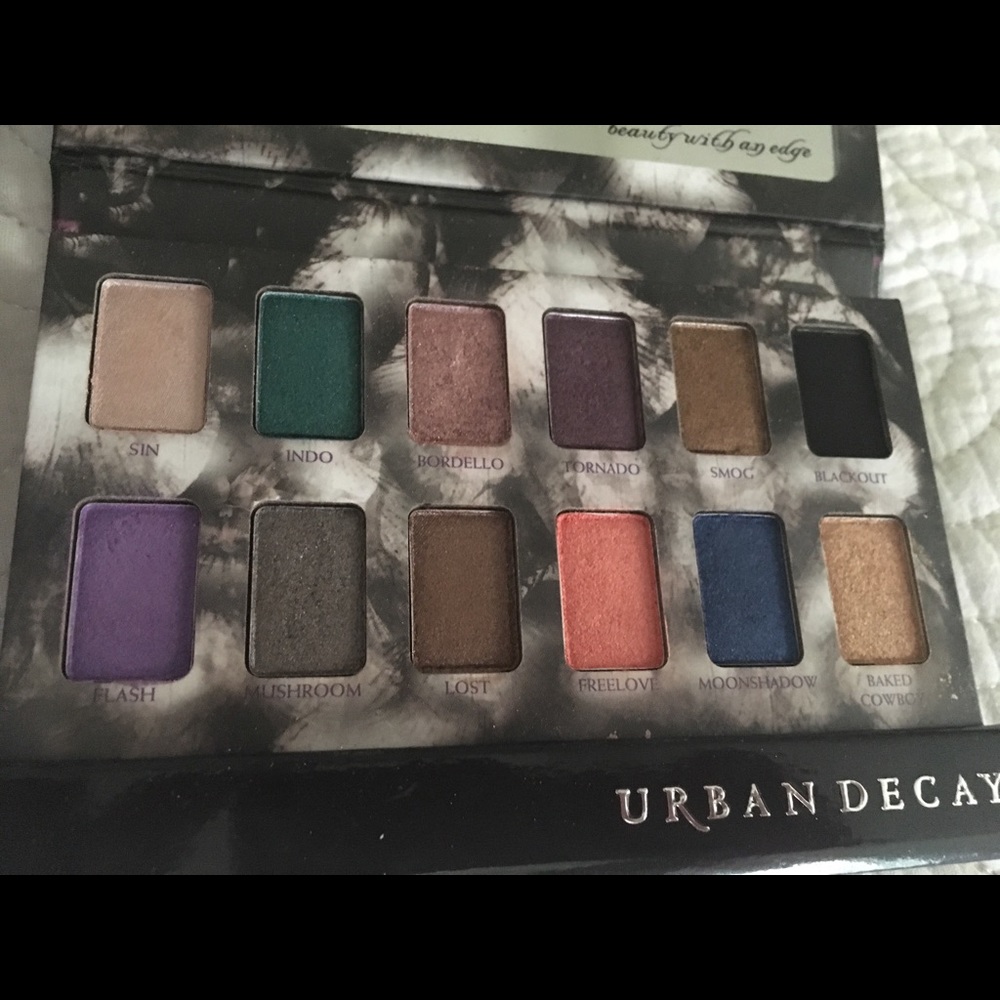 Urban Decay eyeshadow palette